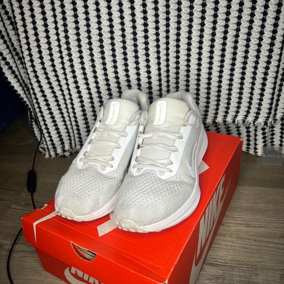 Nike Wmns Air Winflo 11 ‘White Photon Dust’ - Picture 2 of 6